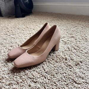 Elegant tan Women's Block Heel Shoes